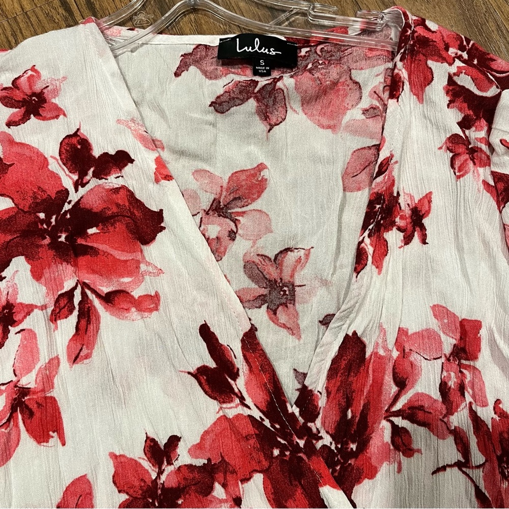 Lulu's Honey Bee Floral Wrap Top - Picture 4 of 7